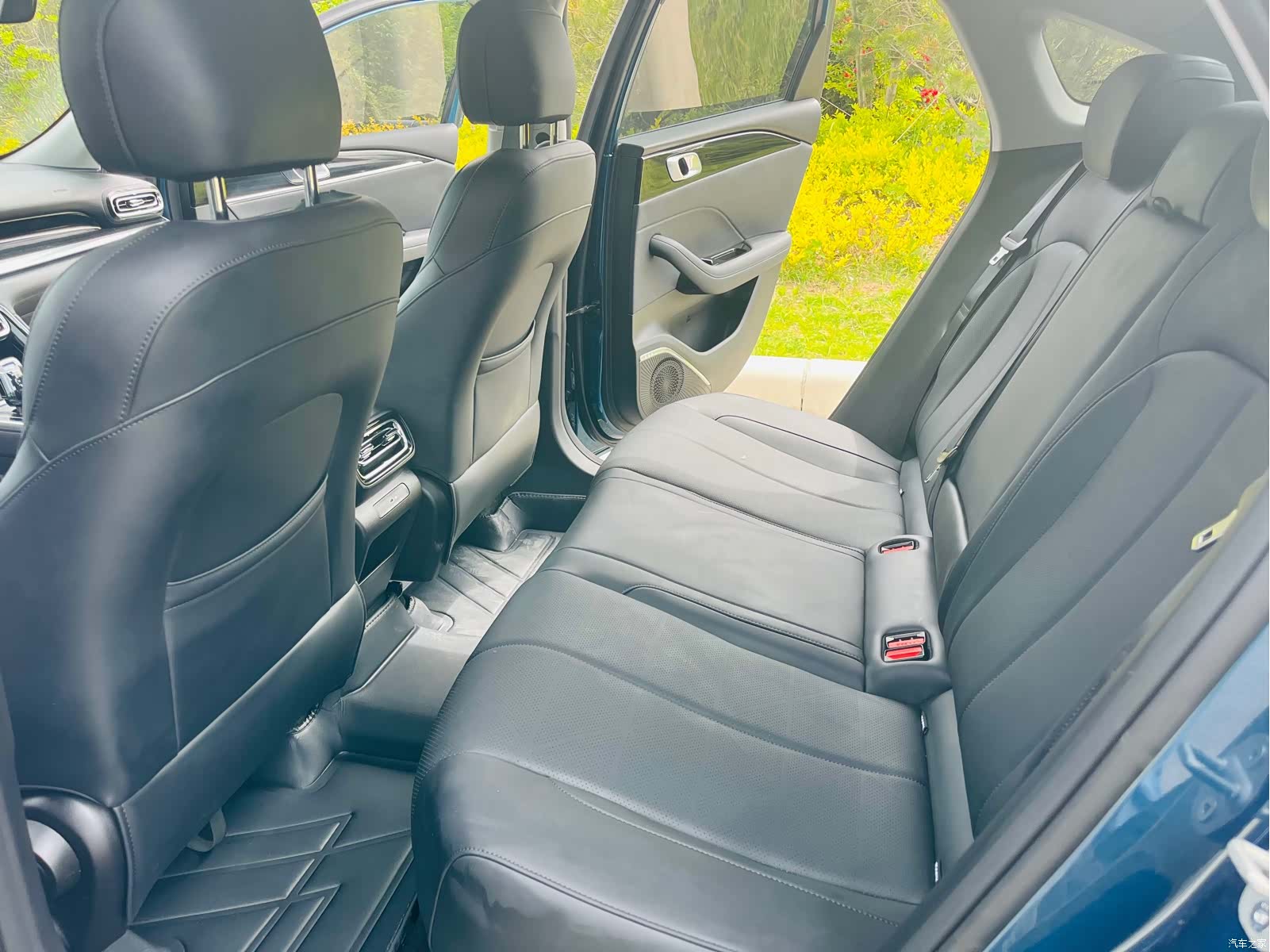 Geely Emgrand, 2026 все фото