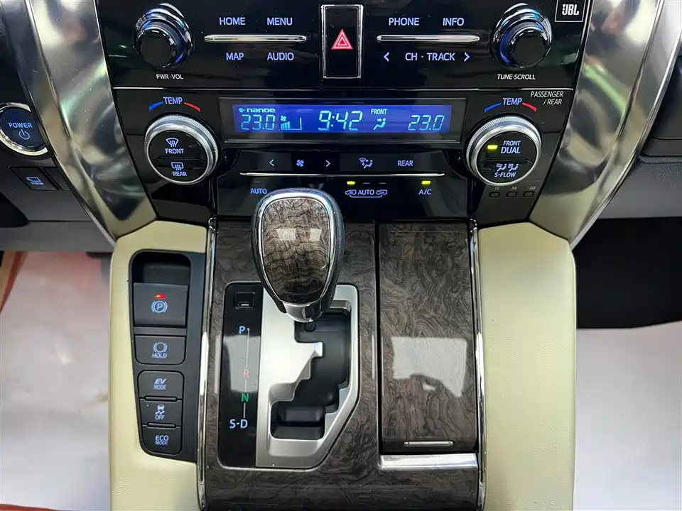 Toyota Elfa