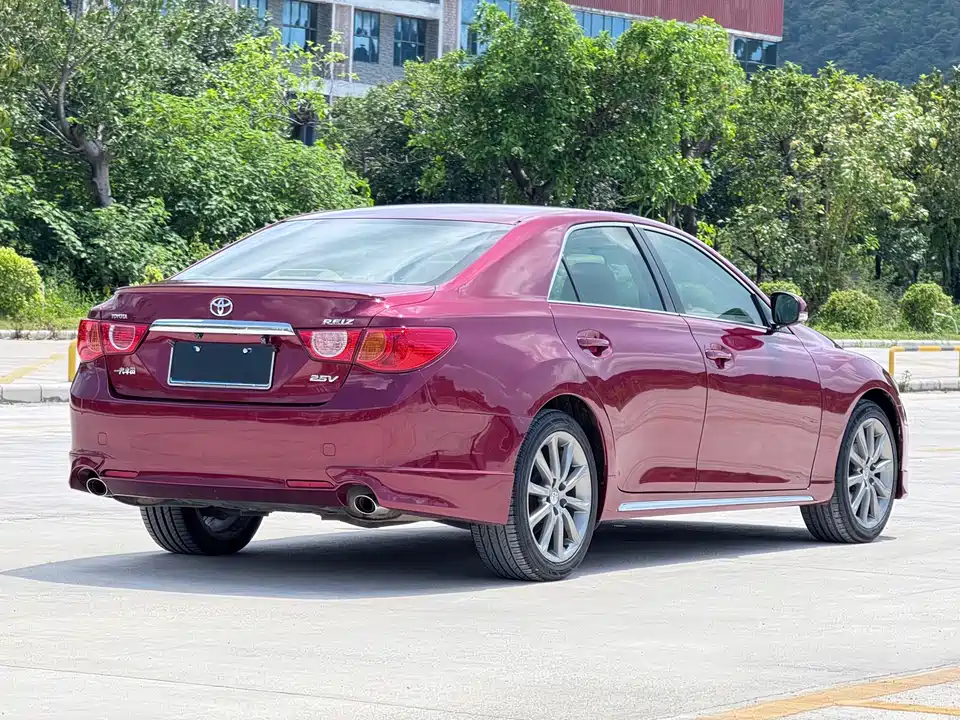 Toyota Reiz