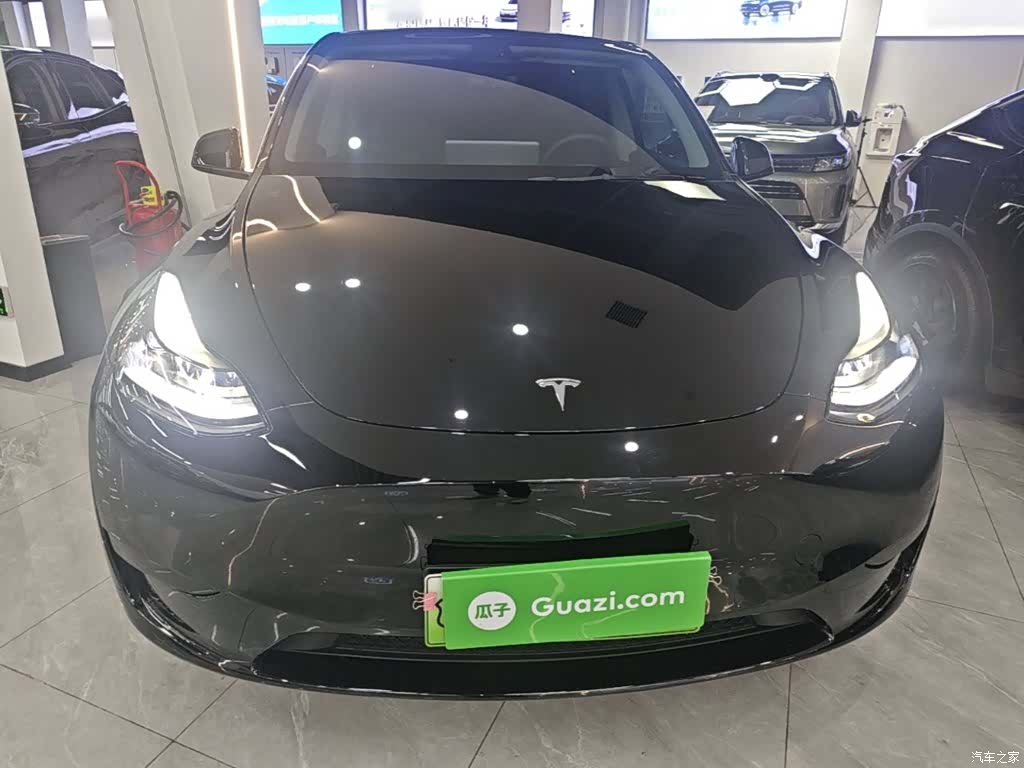 Tesla Model Y, 2022 3