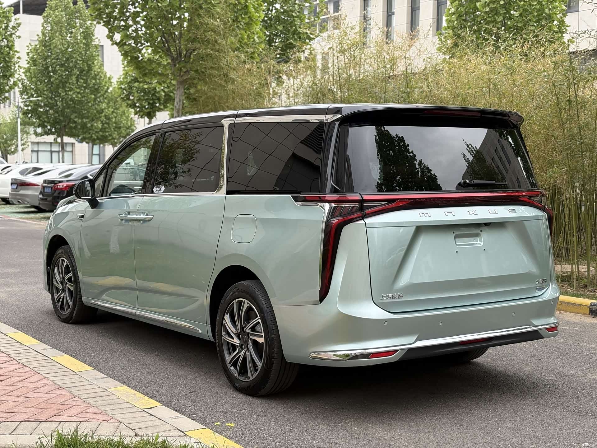 Maxus 9, 2024 6