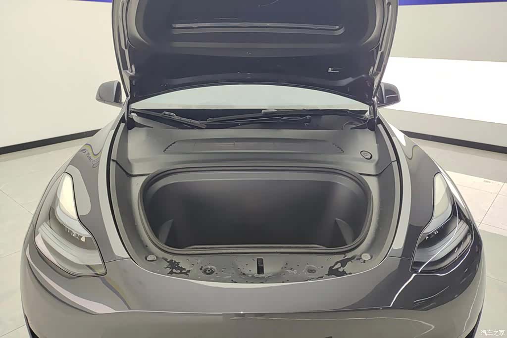 Tesla Model Y, 2024 10