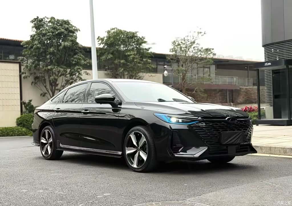Chery Arrizo 8, 2022 3