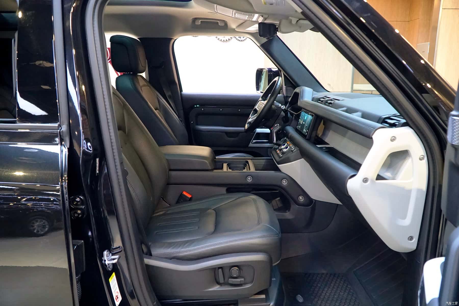 Land Rover Defender, 2022 11