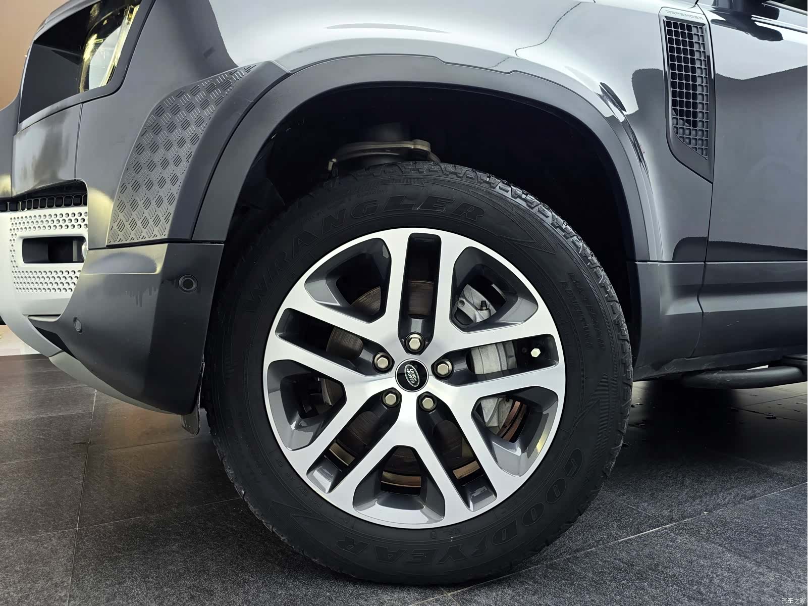 Land Rover Defender, 2021 10