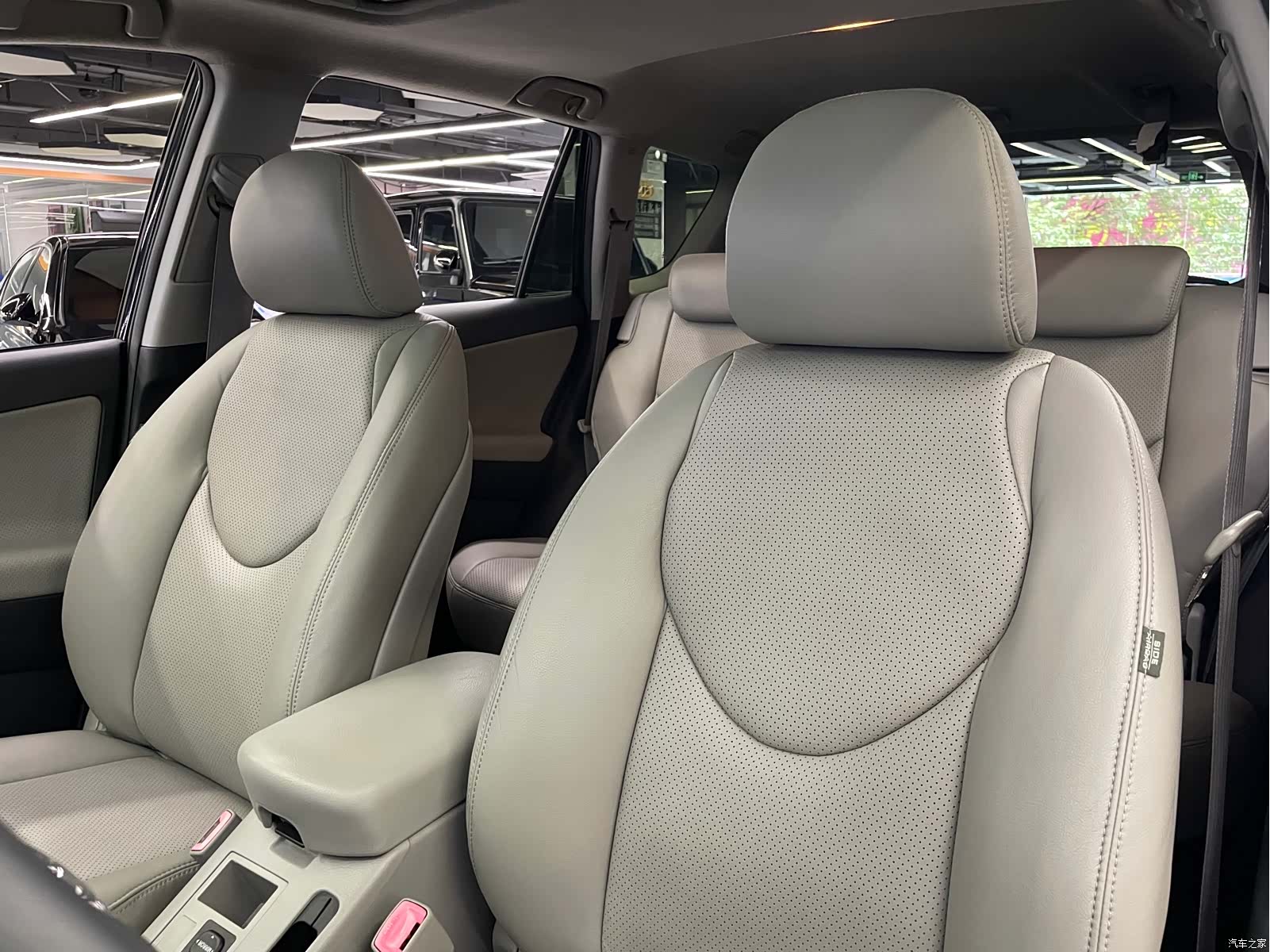 Toyota RAV4, 2011 24