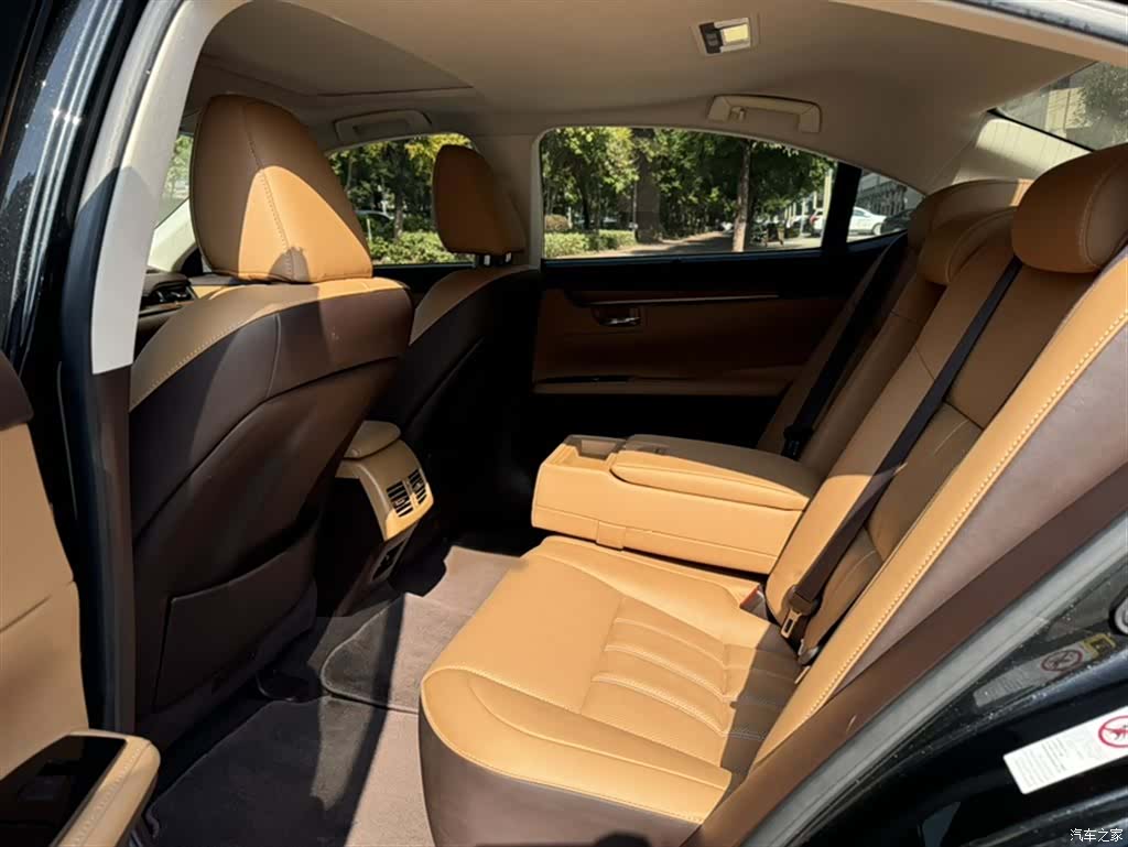 Lexus ES, 2016 14