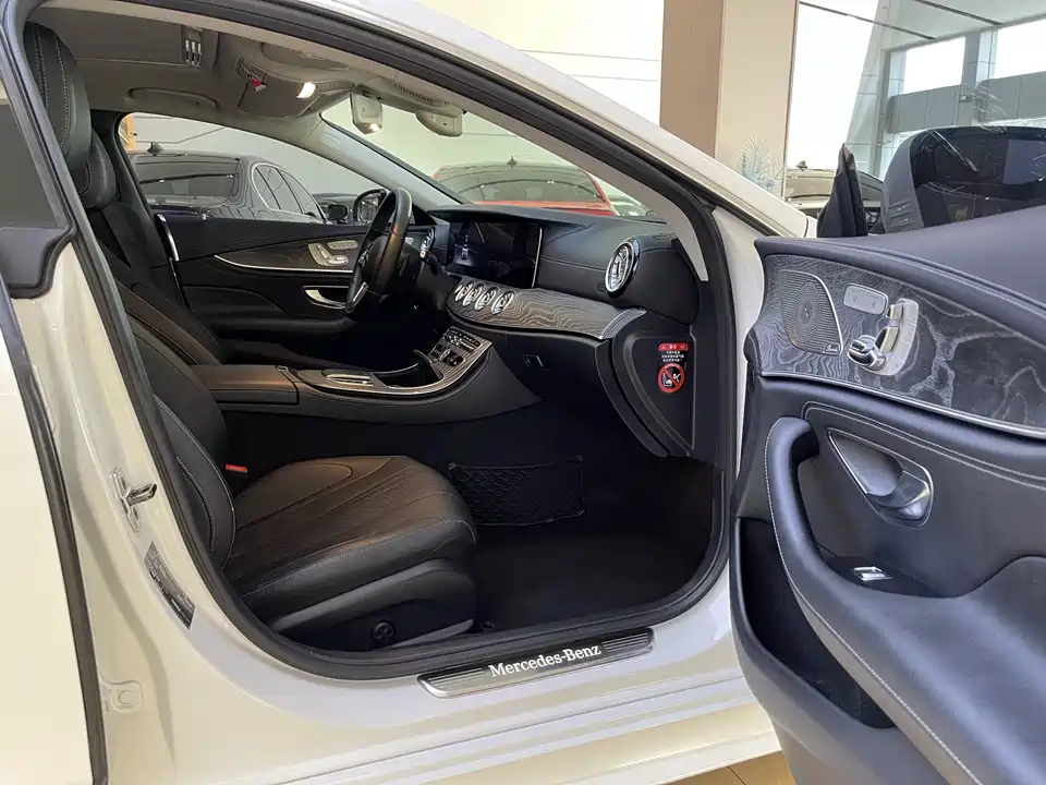 Mercedes-Benz CLS Mercedes-Benz CLS