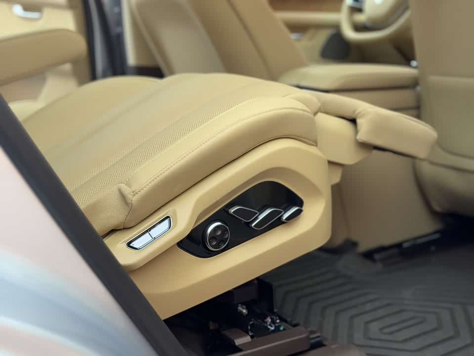 AITO Ask the world M7