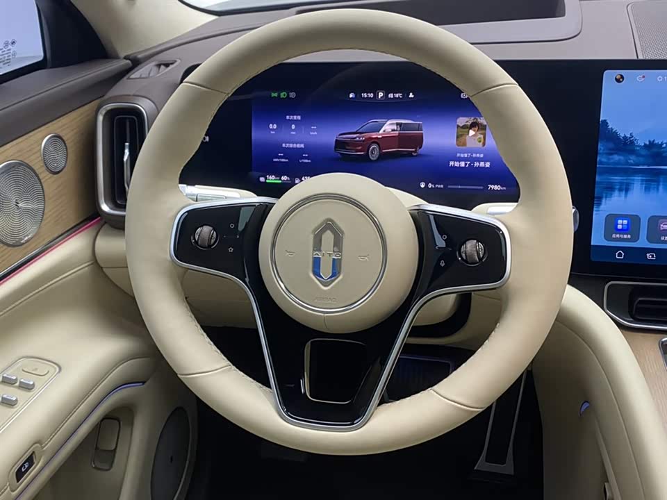 AITO Ask the world M9