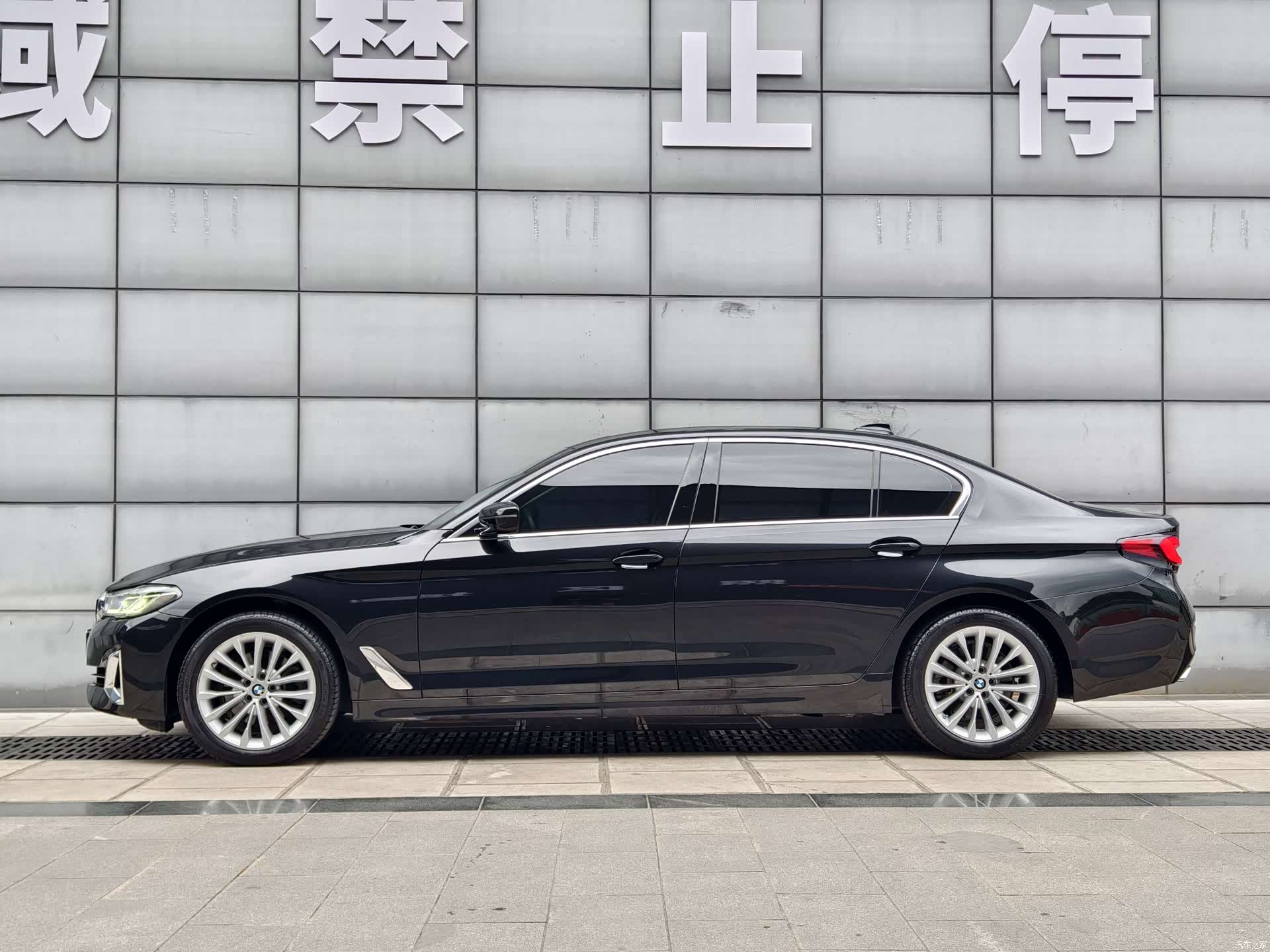 BMW 5 Series, 2022 все фото