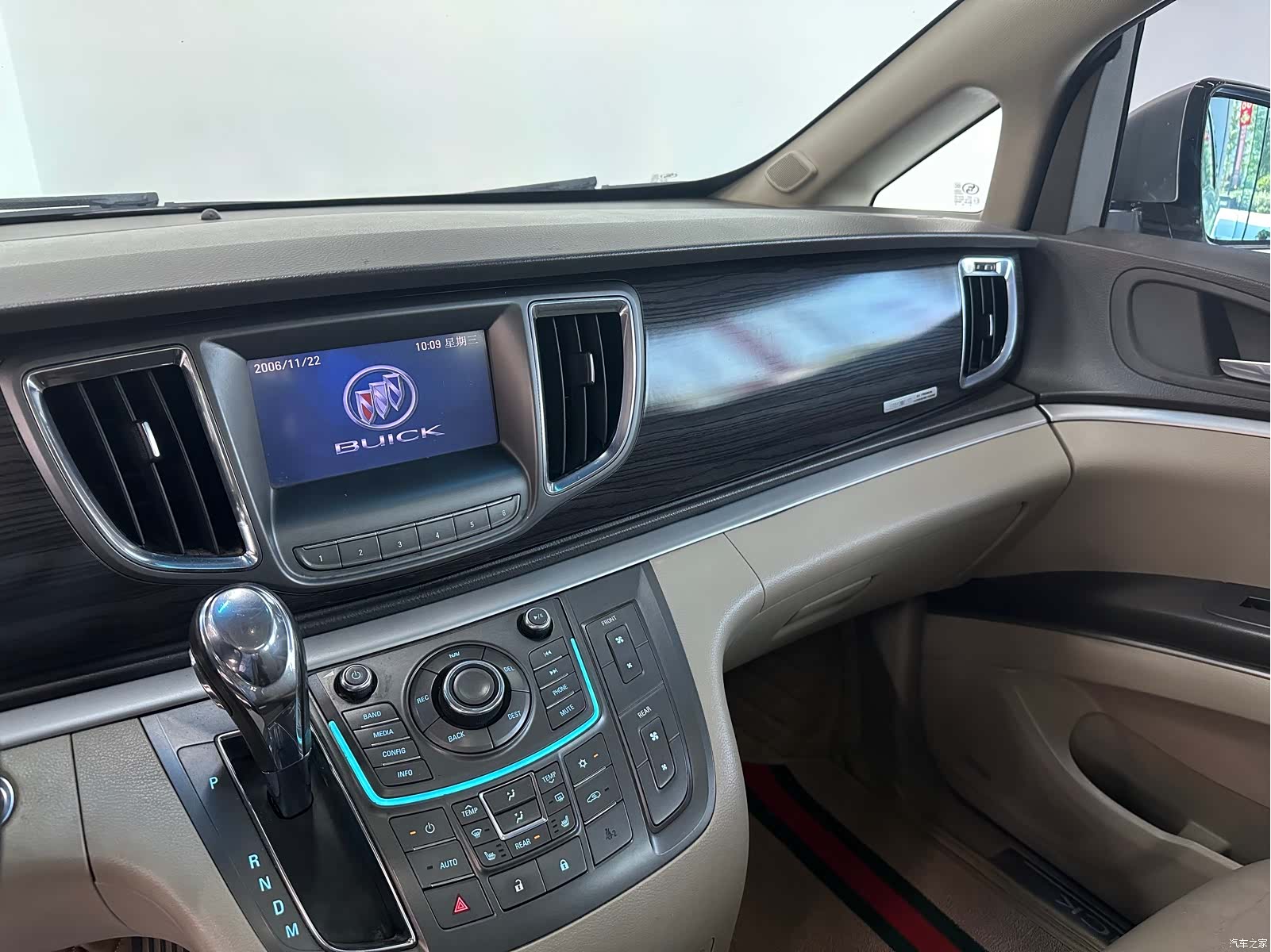 Buick GL8, 2011 11