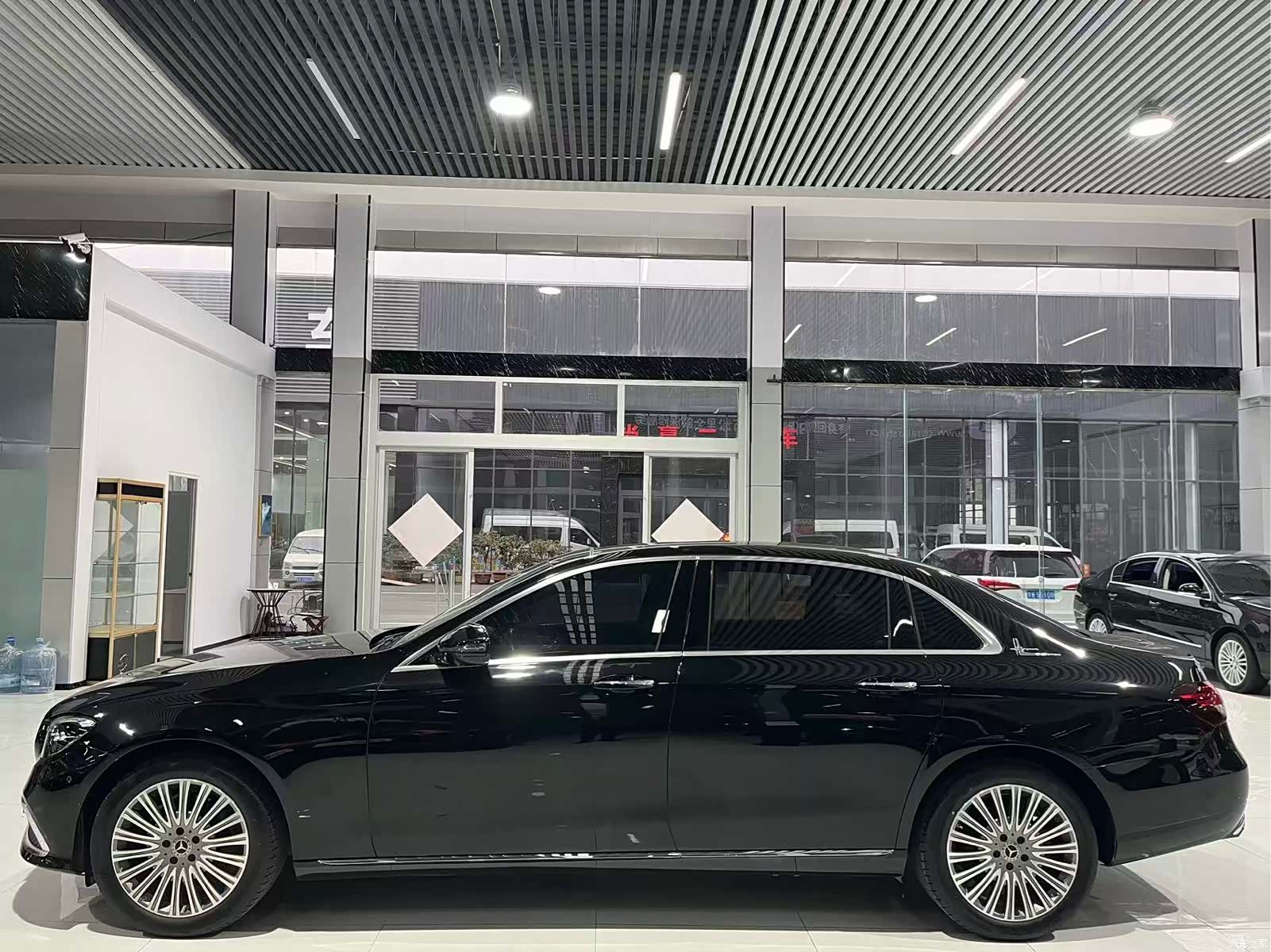 Mercedes-Benz E-Class, 2023 3