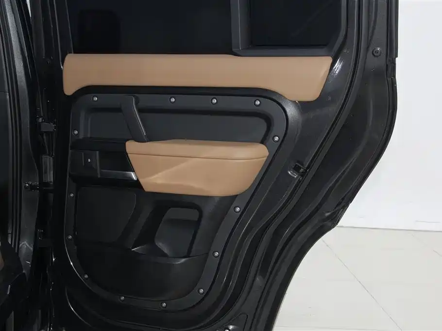 Land Rover guard