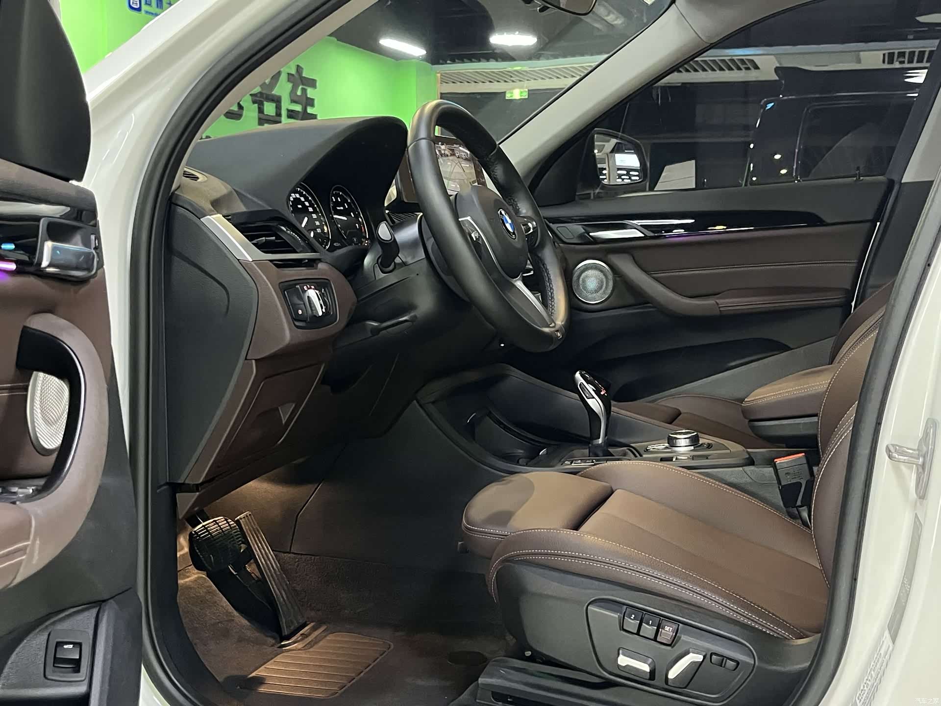 BMW X1, 2021 все фото