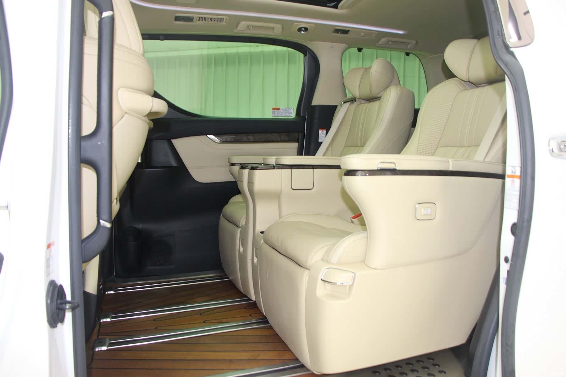 Toyota Alphard, 2020 9