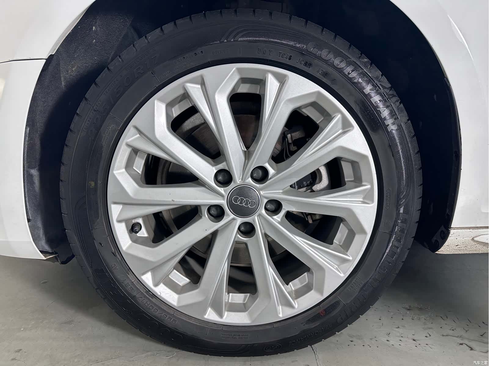 Audi A4L, 2019 12