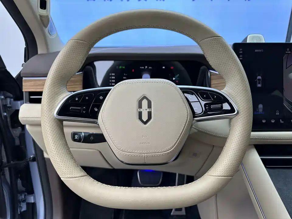 AITO Ask the world M7