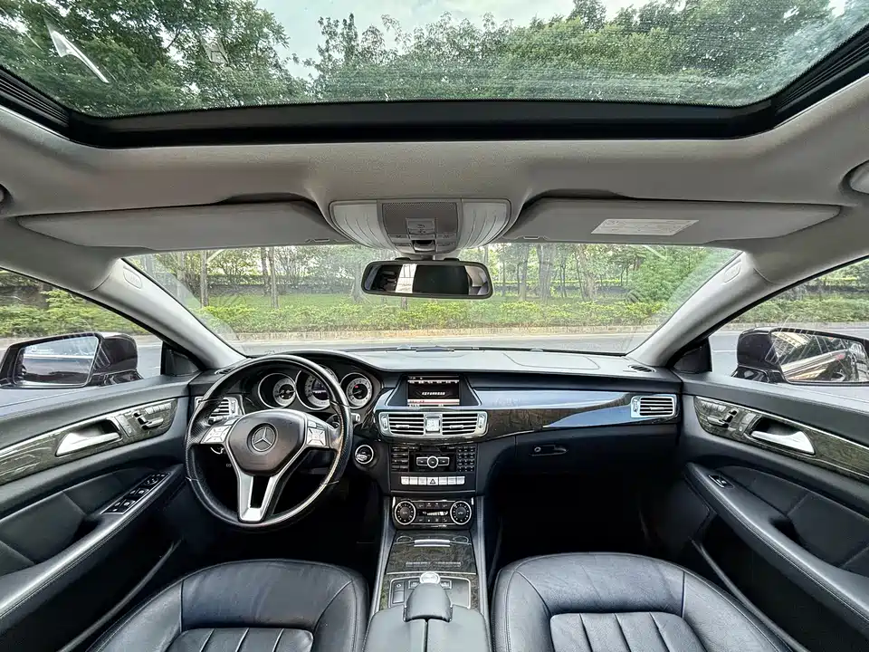 Mercedes-Benz CLS Mercedes-Benz CLS