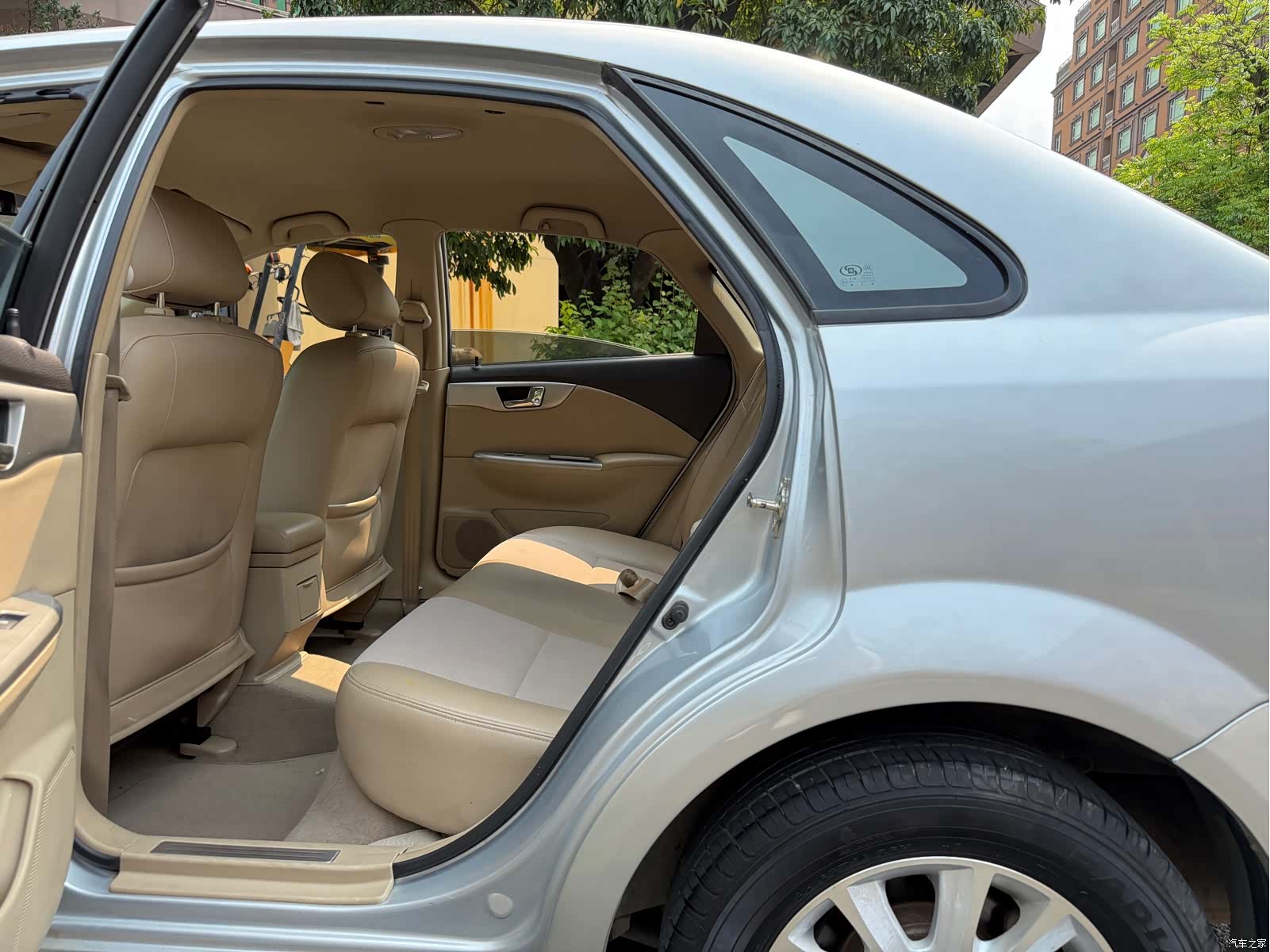 Buick 1.6LX-AT, 2012 7