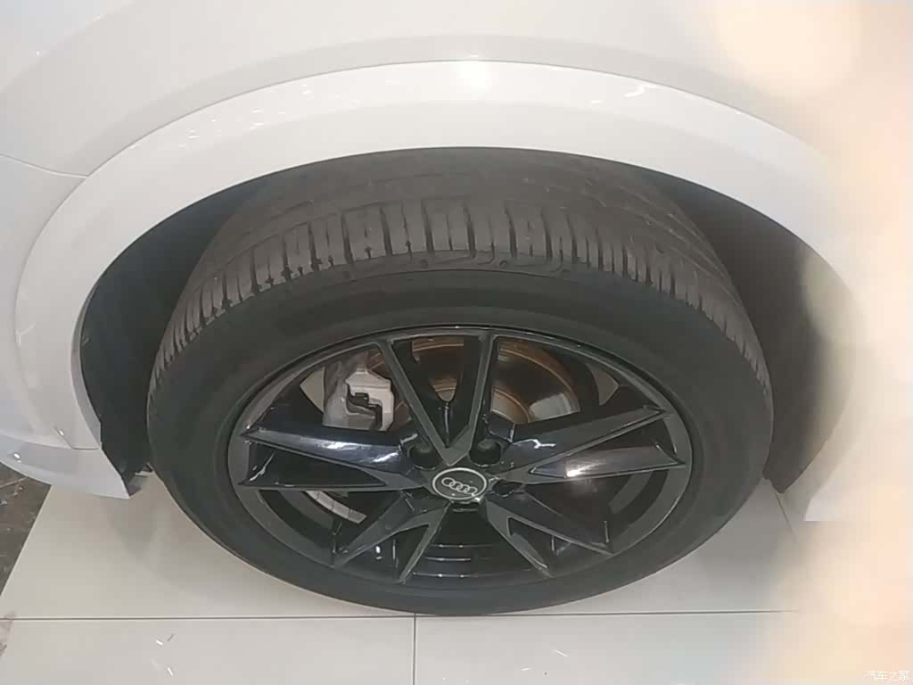 Audi Q2L, 2023 23