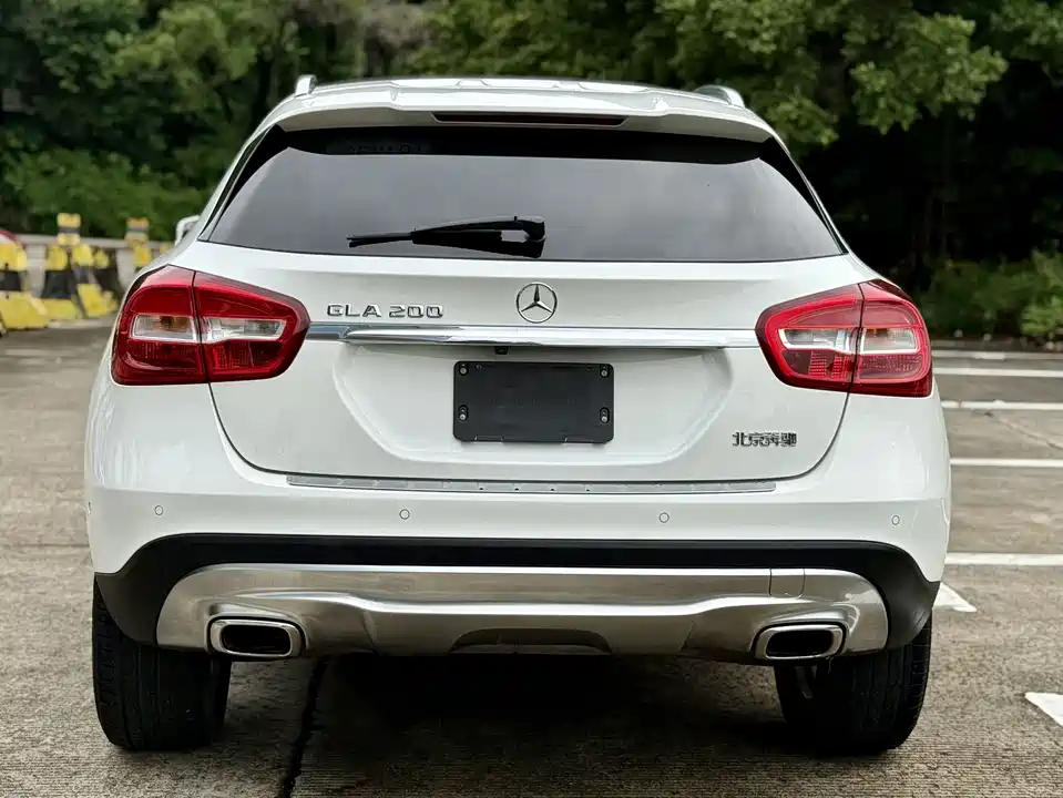 Mercedes-Benz GLA Mercedes-Benz GLA