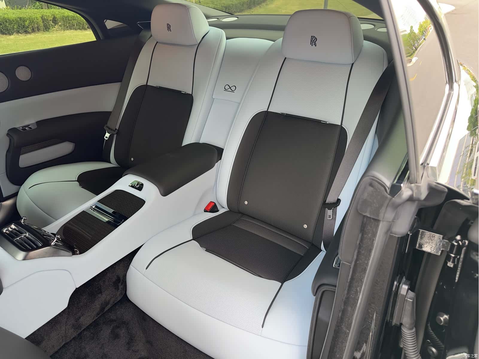 Rolls-Royce Wraith, 2021 13