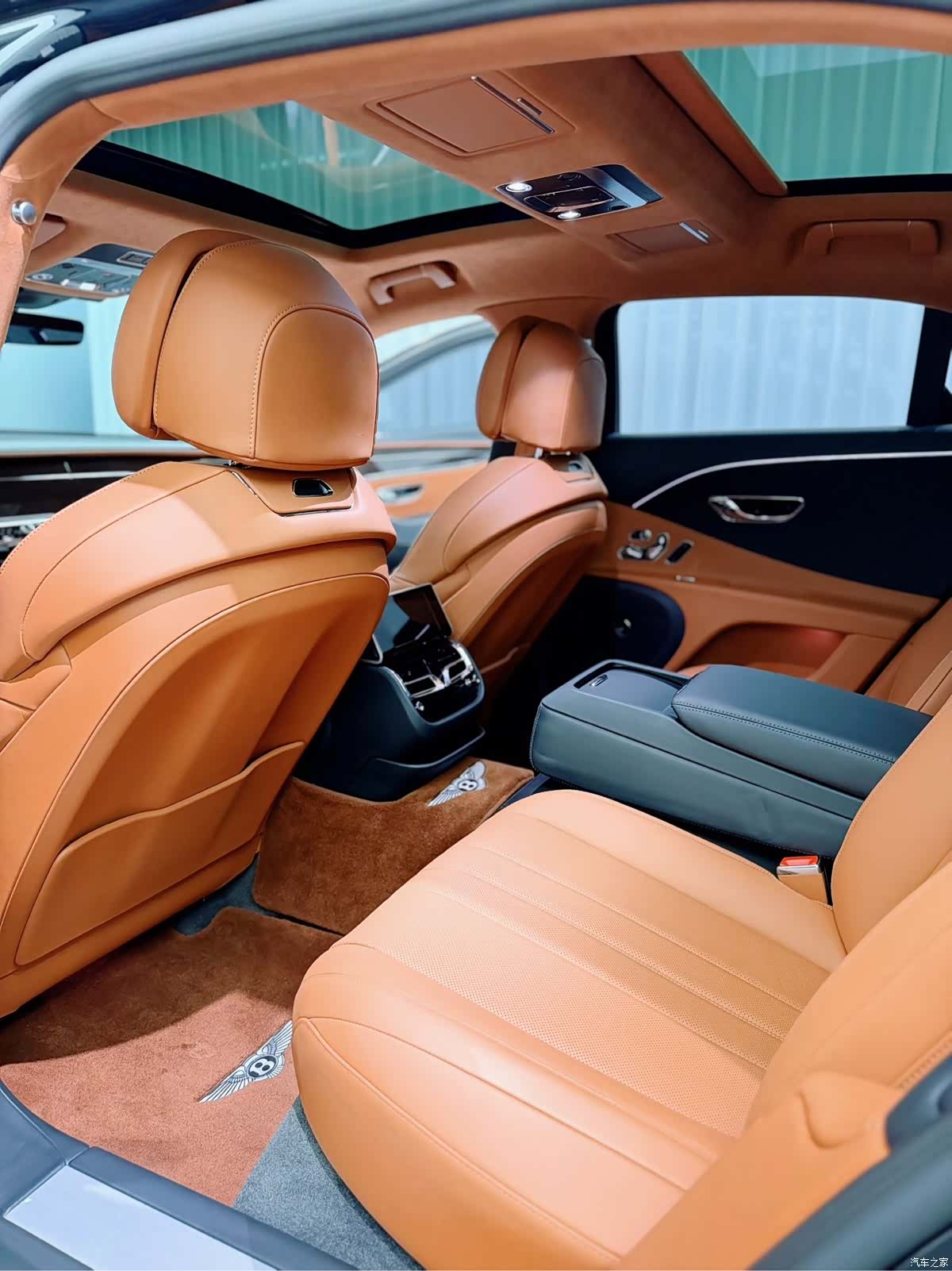 Bentley Flying Spur, 2024 17