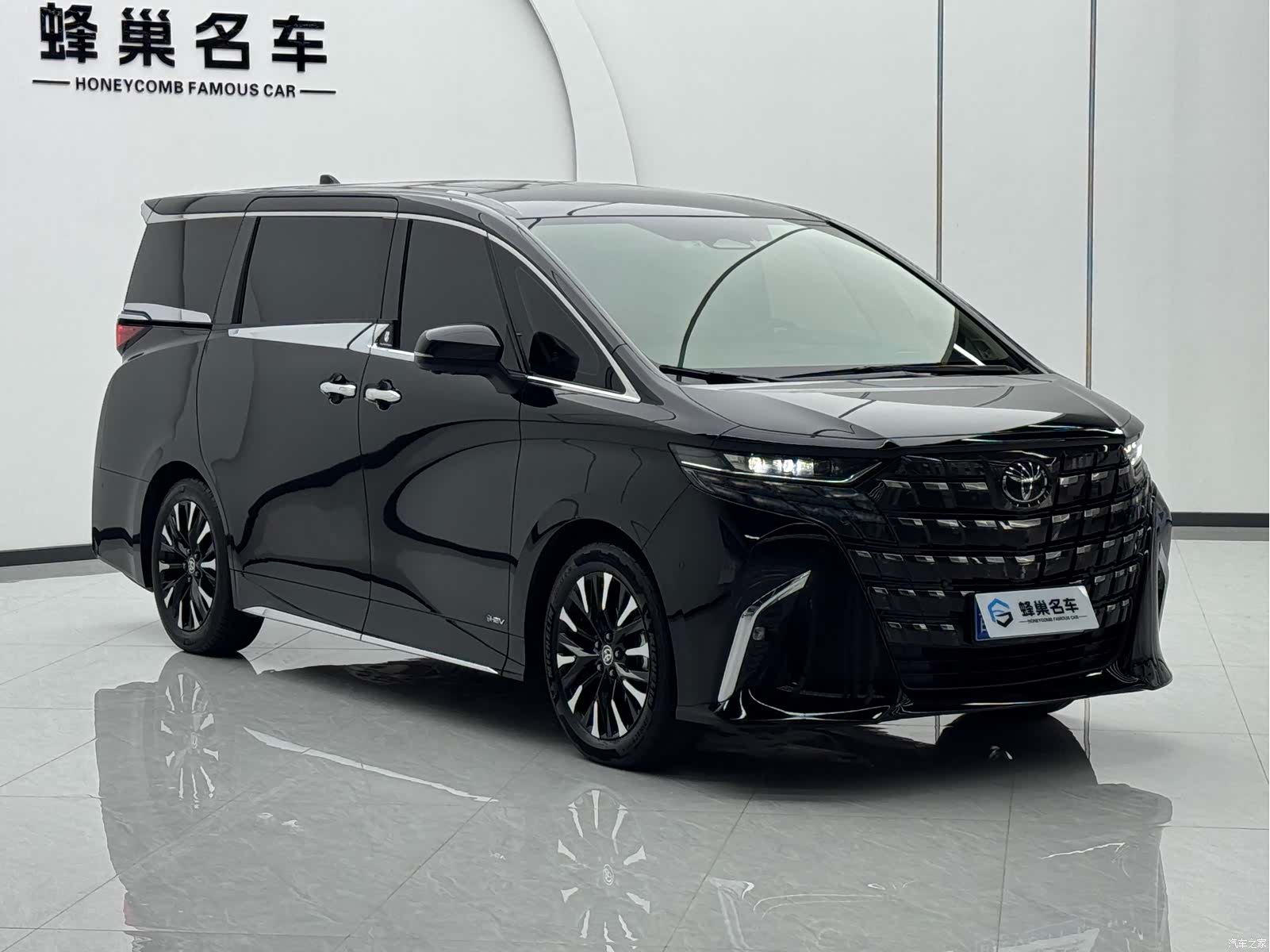 Toyota Alphard, 2023 3