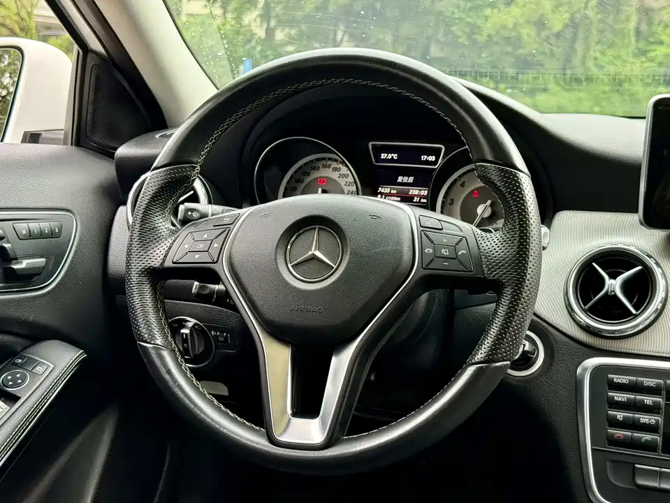 Mercedes-Benz GLA Mercedes-Benz GLA