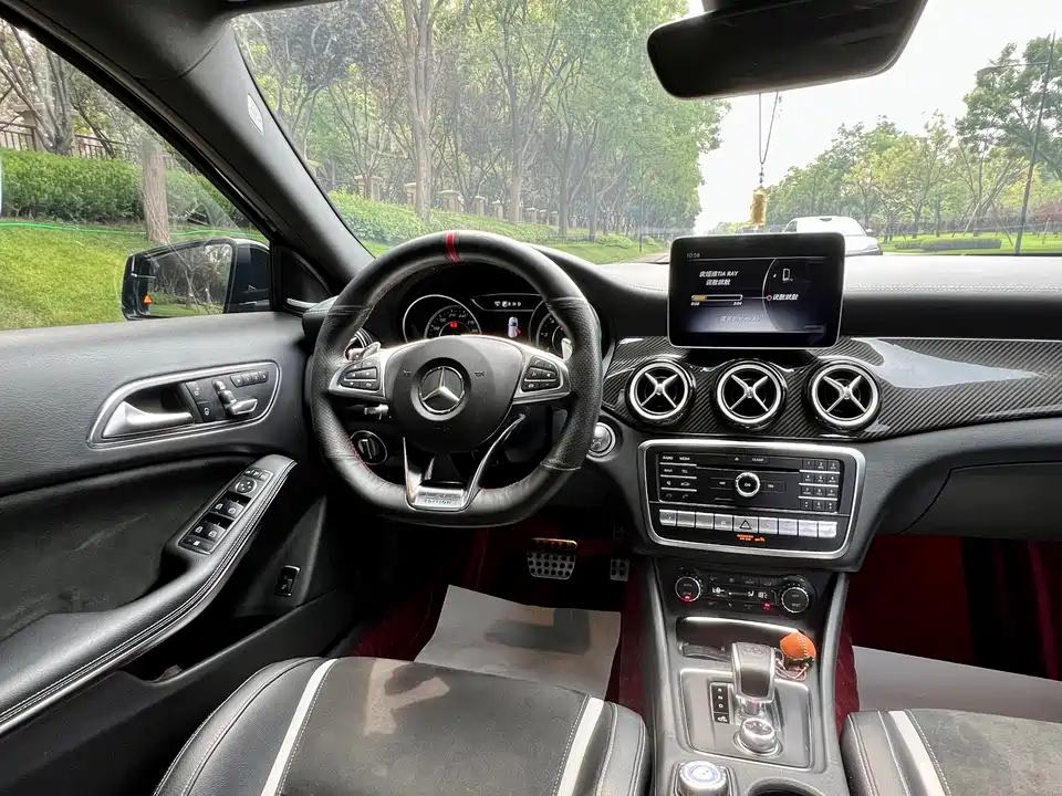 Mercedes-Benz GLA AMG Mercedes-Benz GLA AMG