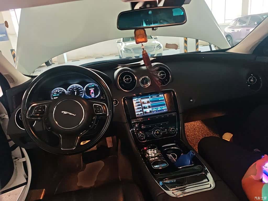 Jaguar XJ, 2015 все фото