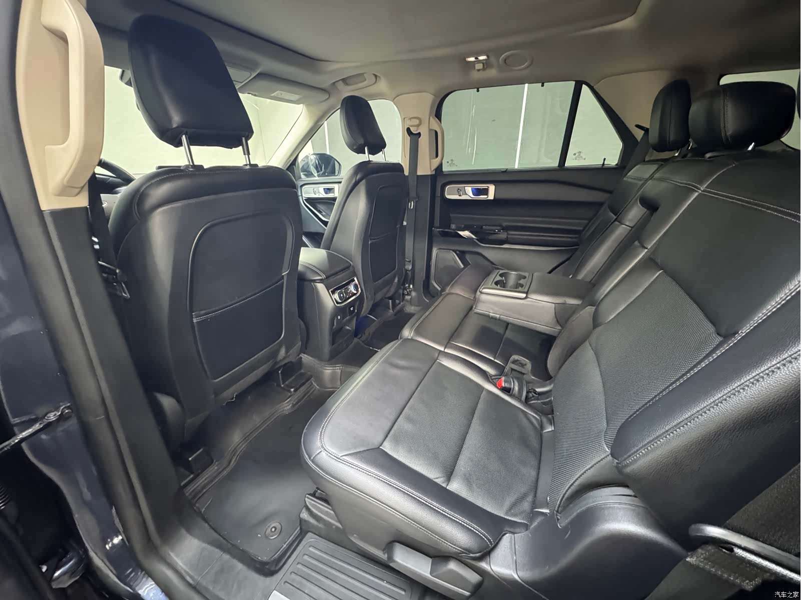 Ford Explorer, 2020 25