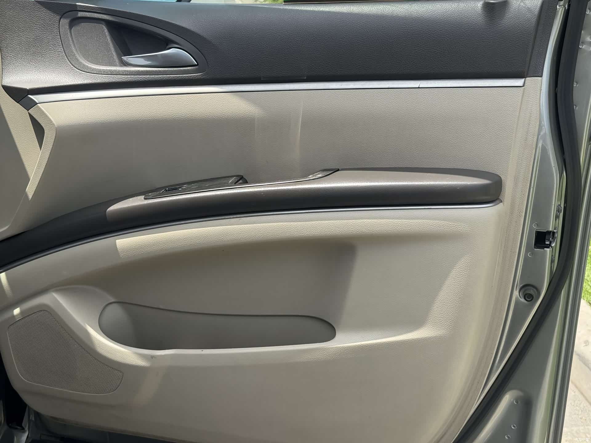 Buick GL8, 2012 15