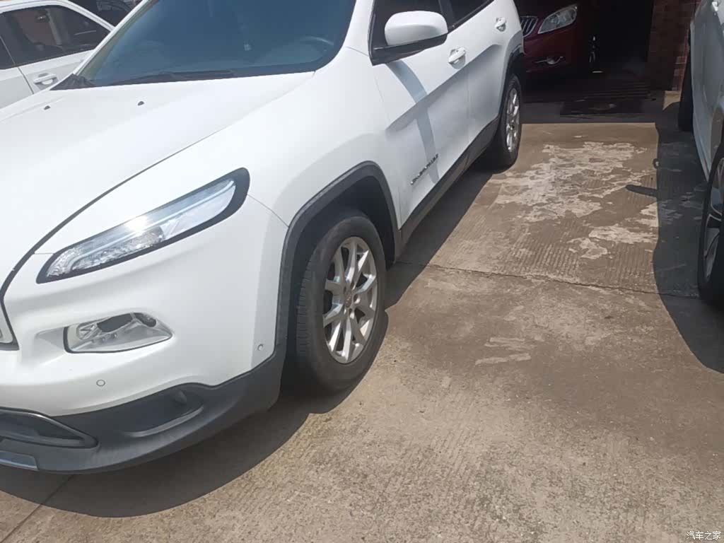 Jeep Cherokee, 2016 23