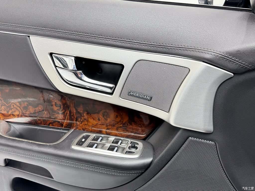 Jaguar XF, 2013 12