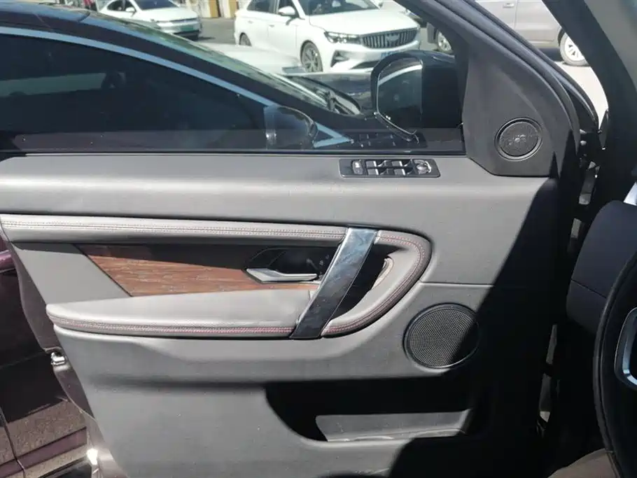 Land Rover Discover sports