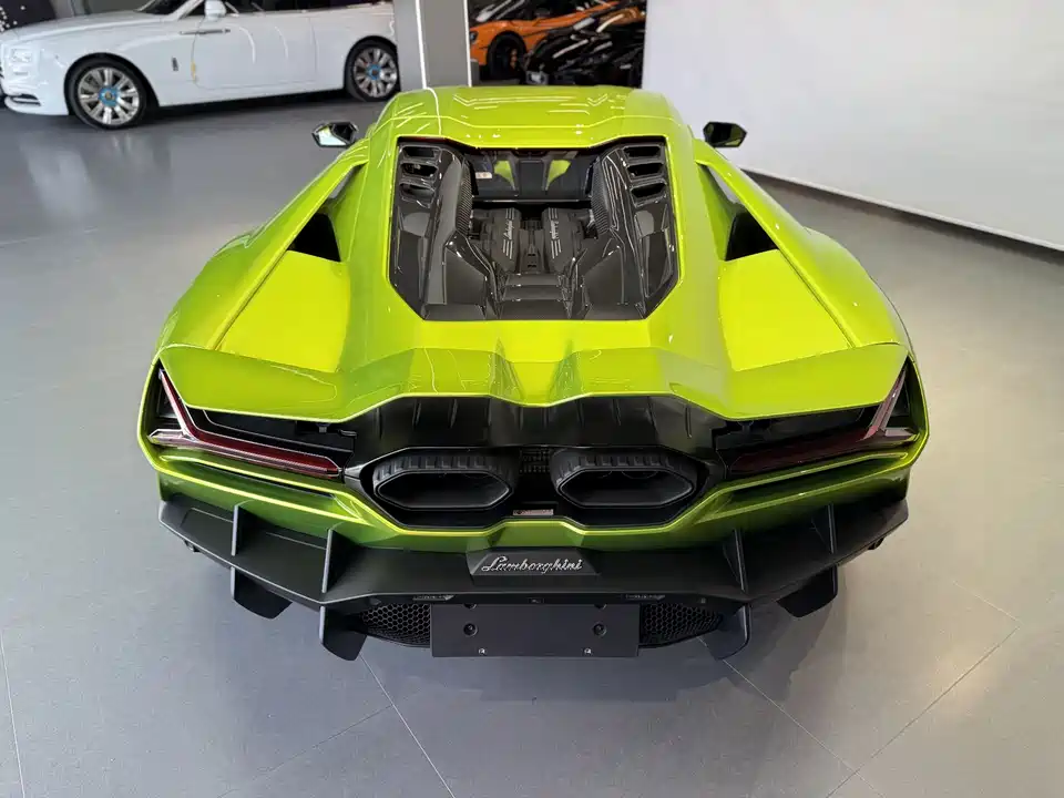 Lamborghini Revuelto