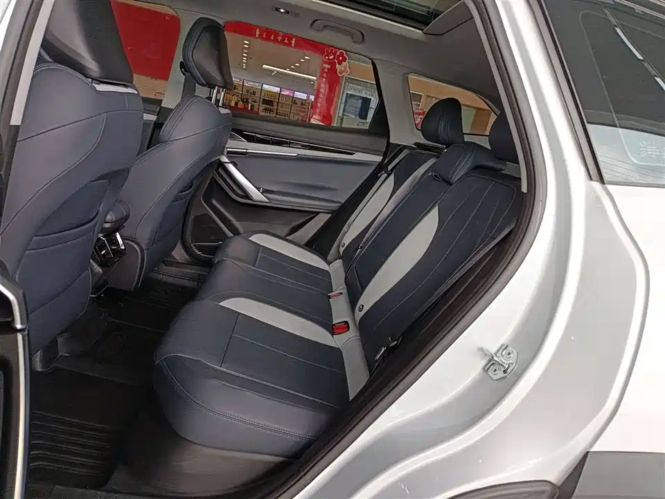 Geely Atlas L