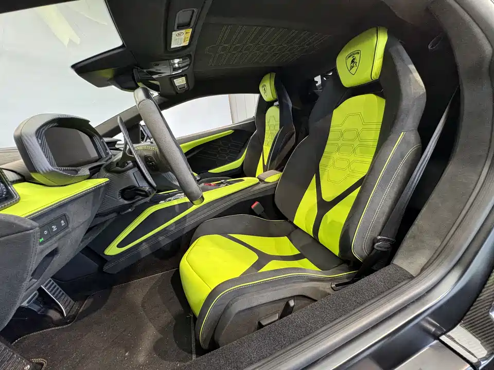 Lamborghini Revuelto