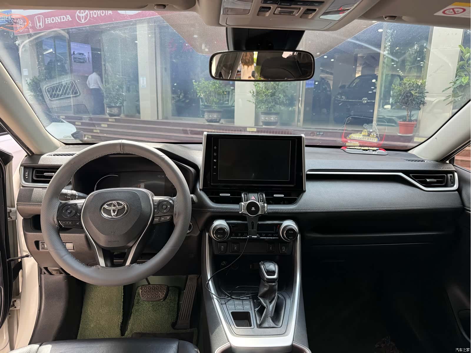 Toyota RAV4, 2020 6
