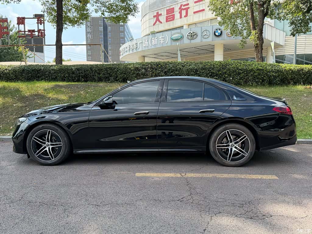 Mercedes-Benz E-Class, 2025 3