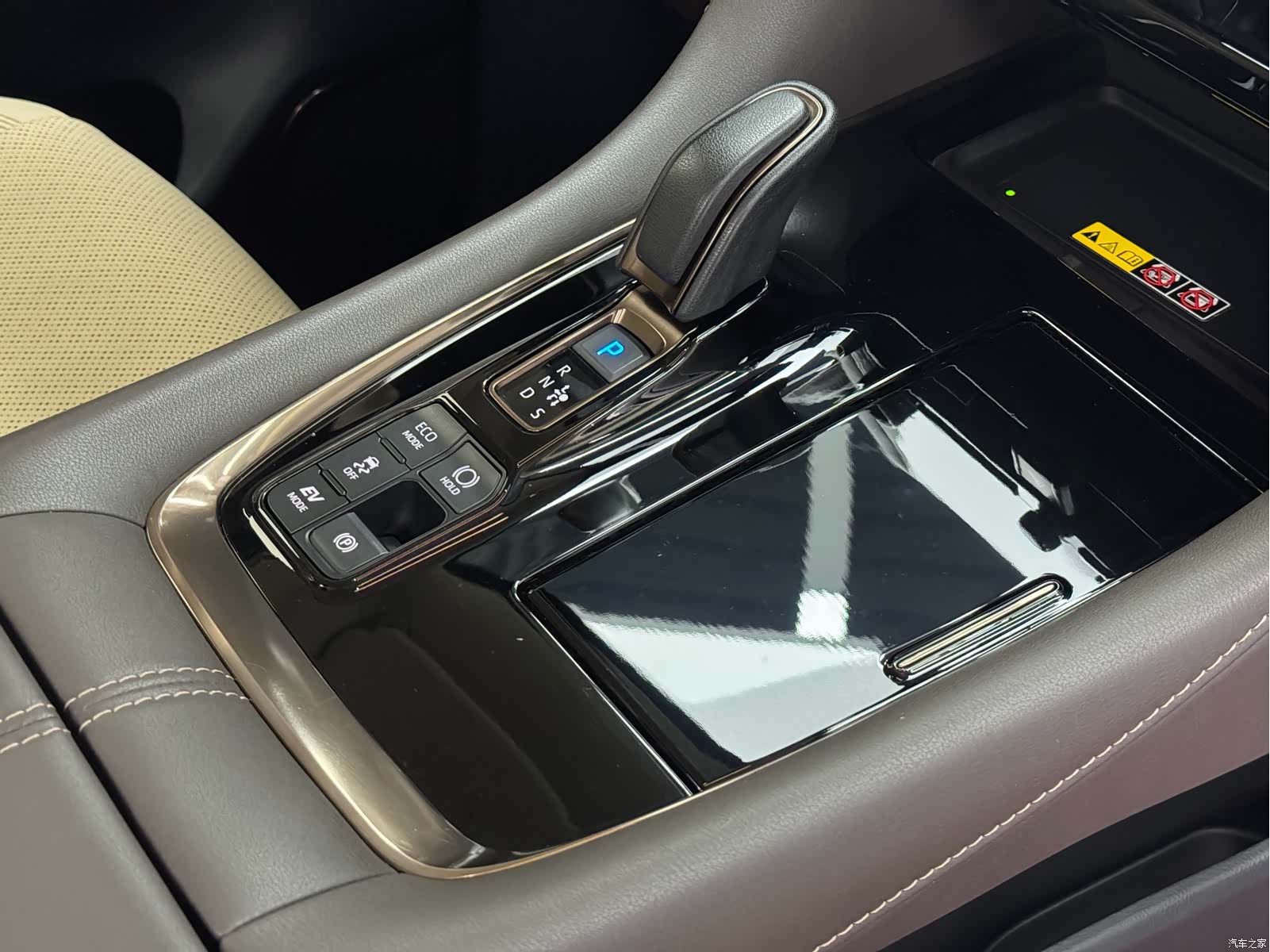 Toyota Alphard, 2023 24