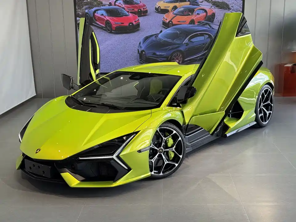 Lamborghini Revuelto