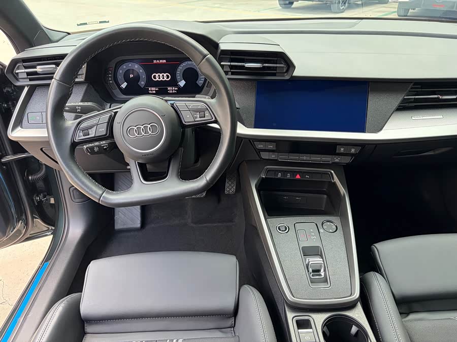 Audi A3 2023, фото 5