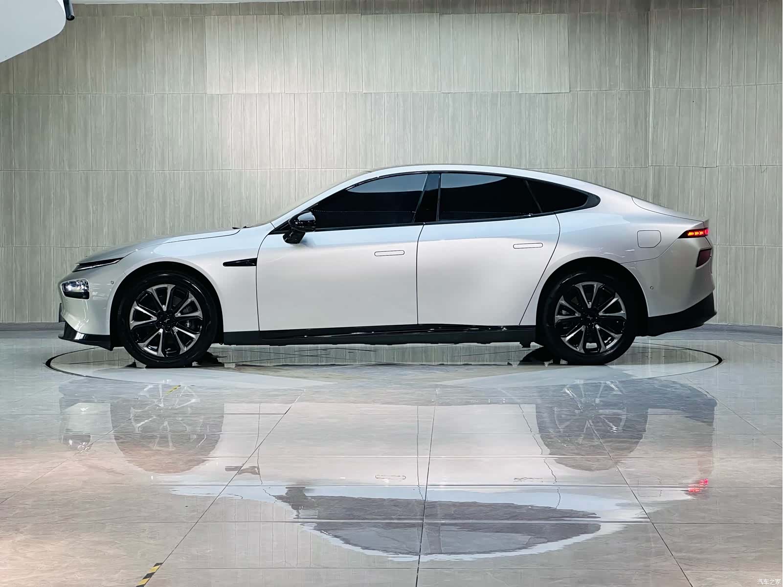 Xpeng P7, 2021 4