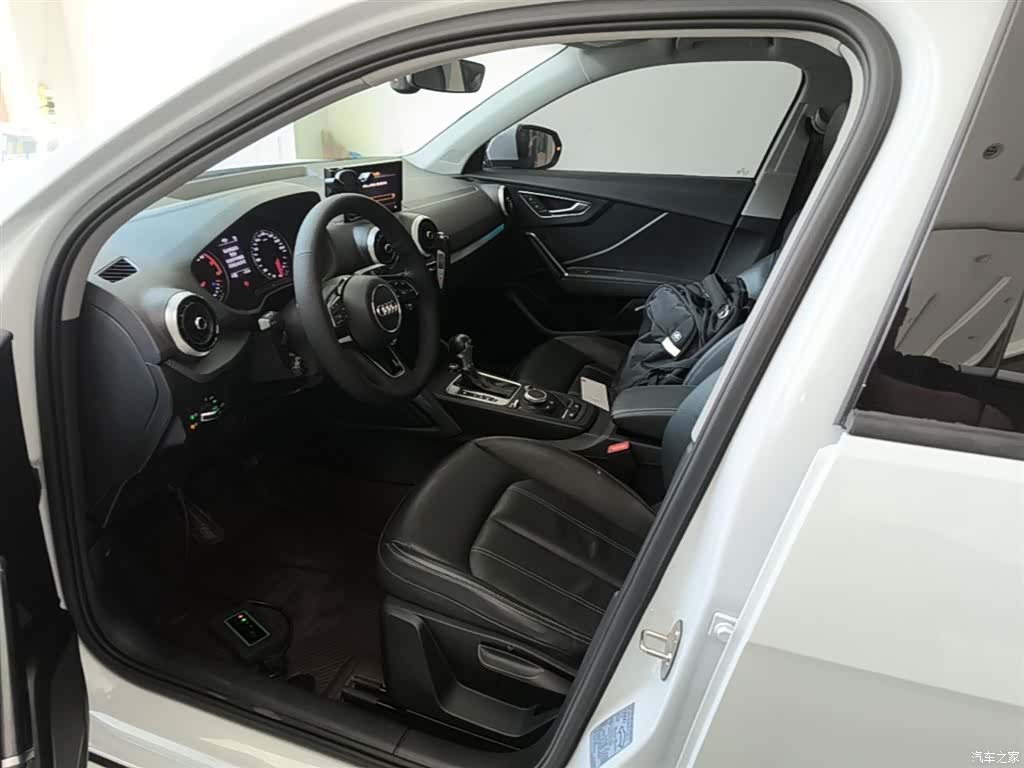 Audi Q2L, 2023 15