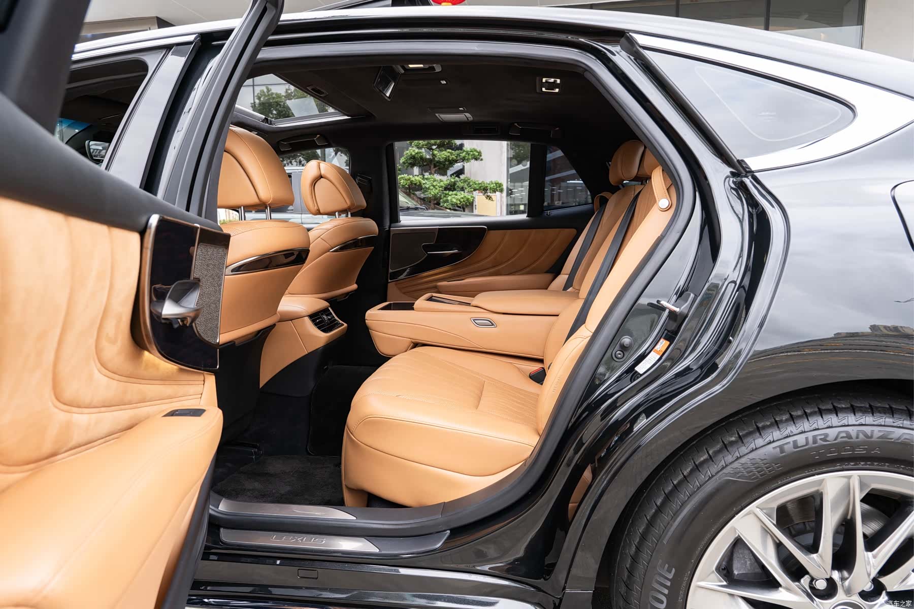 Lexus LS, 2021 10