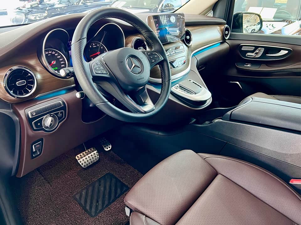 Mercedes-Benz V-class