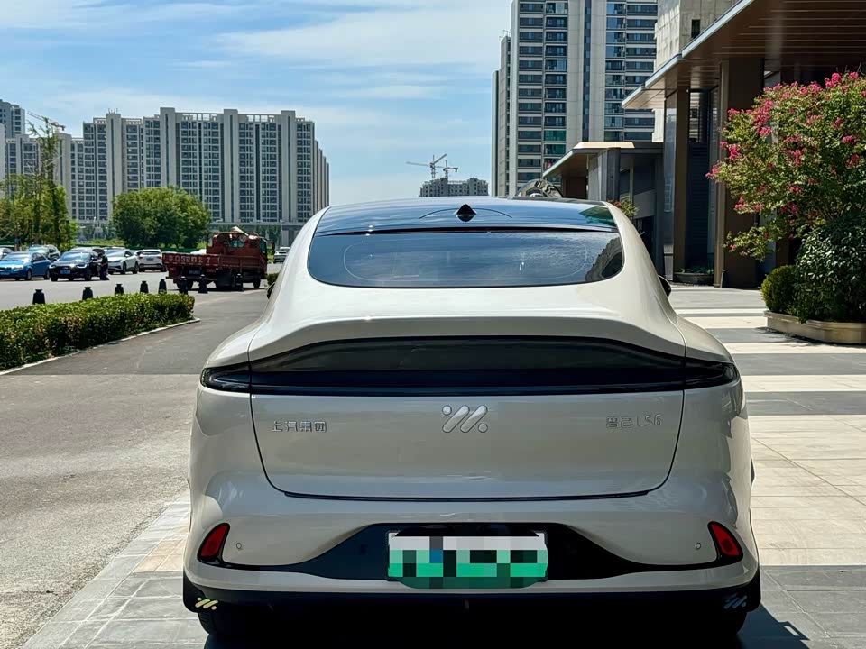 IM Motors Zhiji LS6 IM Motors Zhiji LS6
